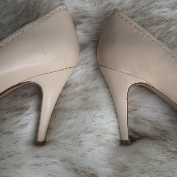 Nine West bow capped toe pumps - size 5 - Picture 5 of 7